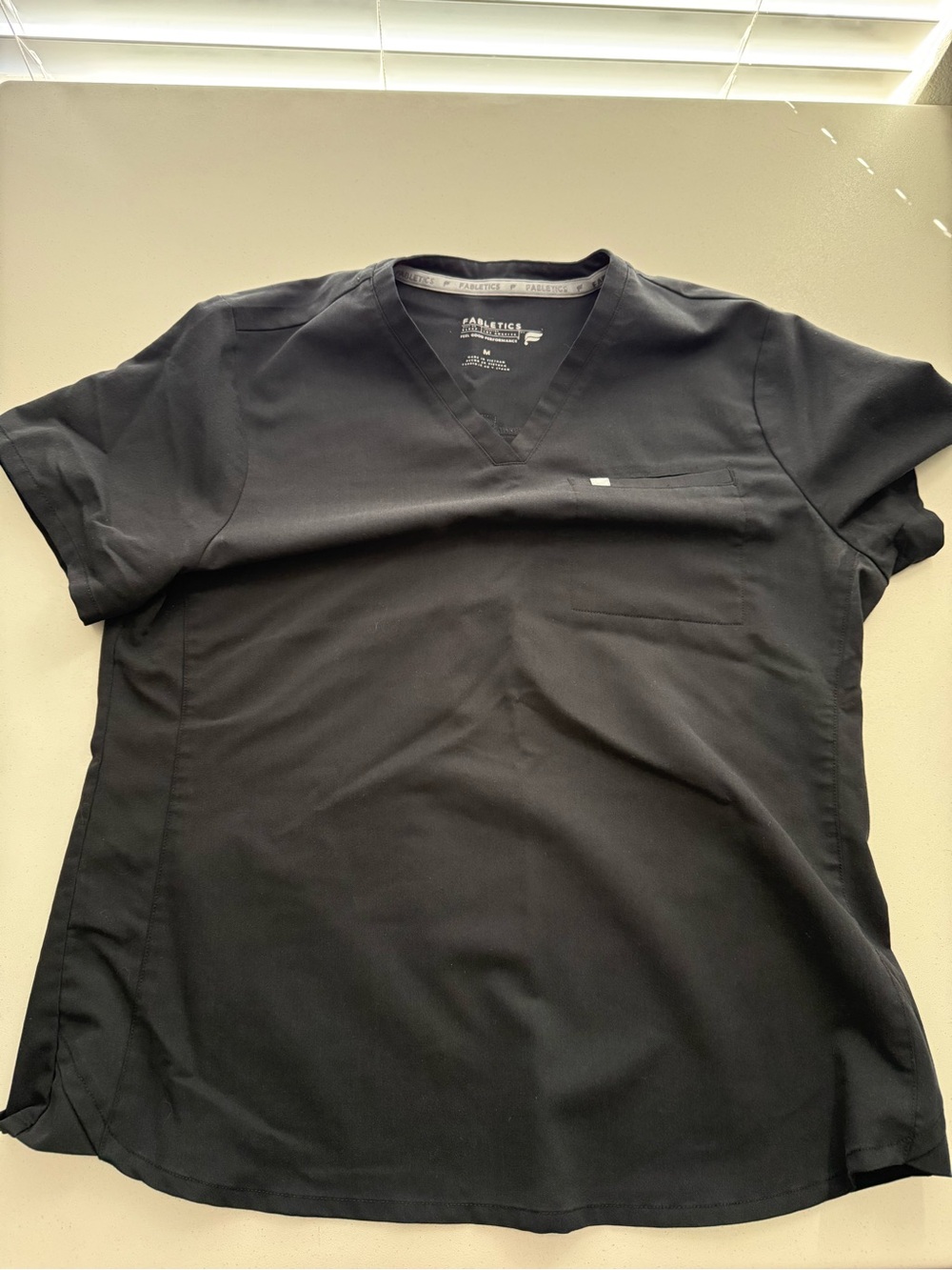 Fabletics women’s Med one pocket scrub top